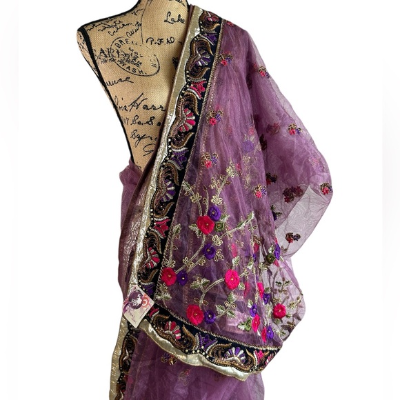 NWT Saree Swarg Embroidered Embellished Purple Net Saree with Gold Lame Trim - Picture 3 of 15